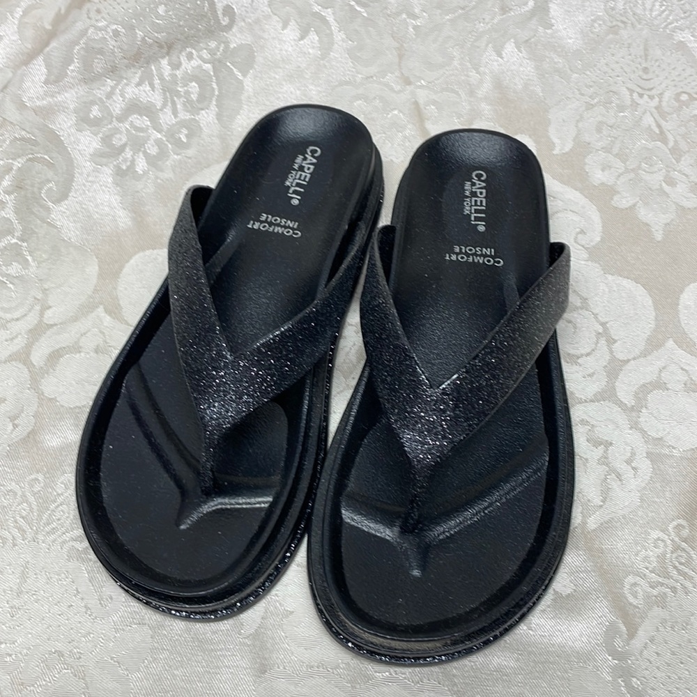 Capelli New York Comfort Insole Size 7 Flip Flop EUC Black Glitter.